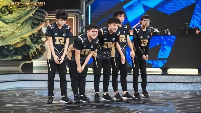 包含Faker意外战胜RNG，最后时刻胜出引爆全场！上演精彩一战的词条