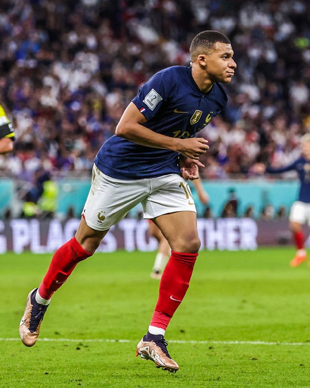 姆巴佩回归赛场,问鼎冠军首场状态亮眼,法国队观众沸腾!的简单介绍 姆巴佩回归赛场,问鼎冠军首场状态亮眼,法国队观众沸腾!的简单介绍