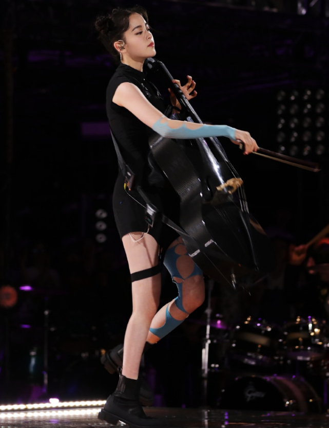 包含莱万多夫斯基回归赛场，高光表现首场状态亮眼，IG观众沸腾！的词条