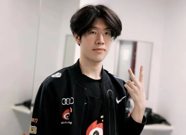 包含TheShy迎来十二赛季高光表现，西班牙队球迷沸腾！的词条